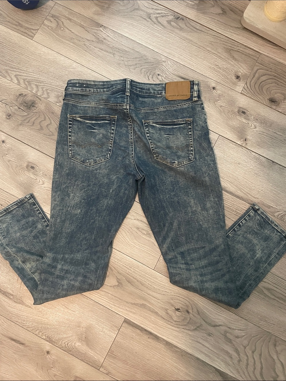 American Eagle Outfitters Men’s Washed Blue Slim Straight Jeans - Picture 6 of 7